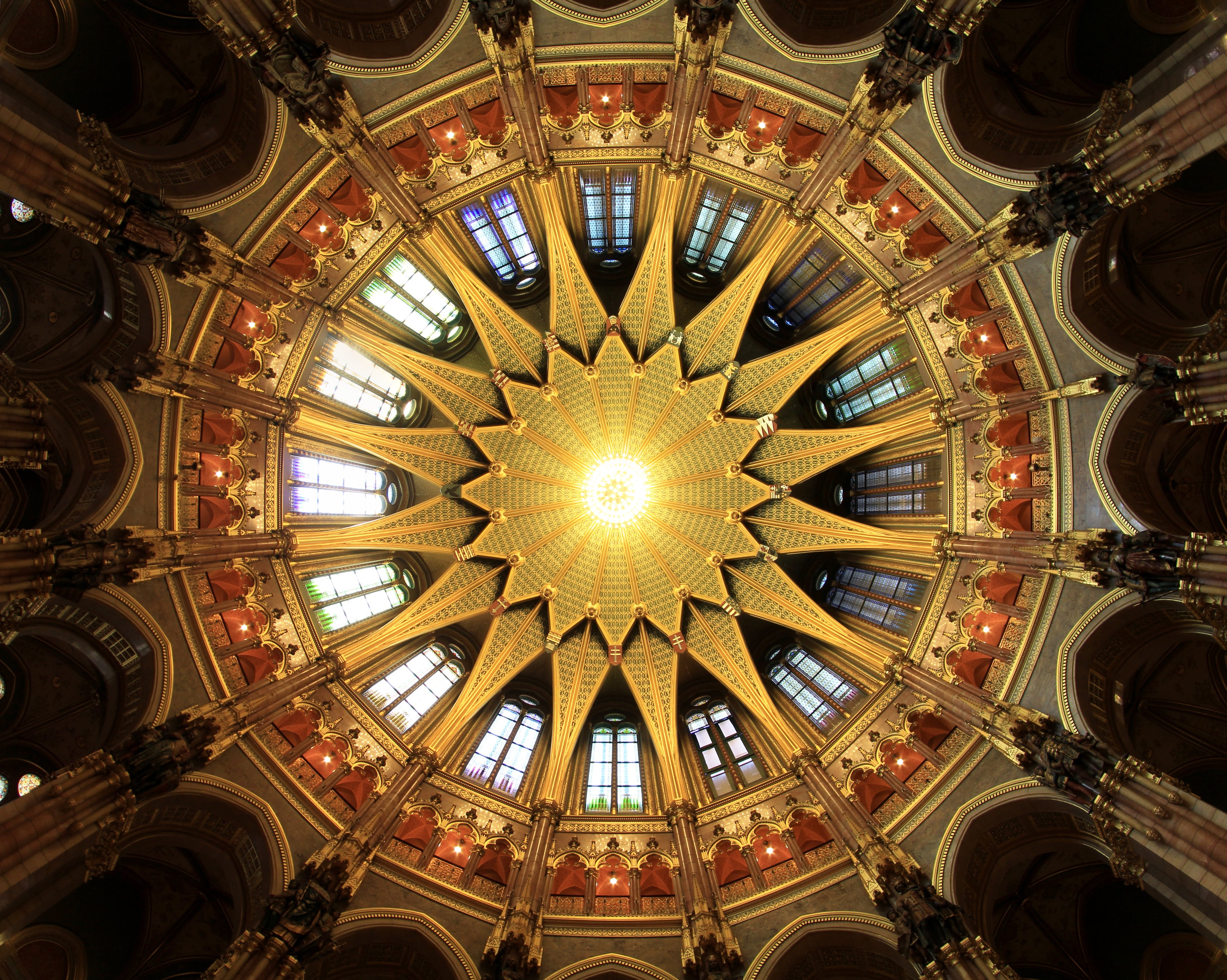 Vaulted ceiling in Dome Hall – Kupolaterem csillagboltozata.jpg